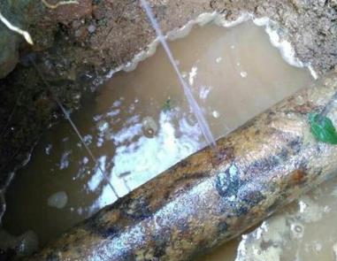 芒康楼顶渗水维修公司分享下地暖漏水的原因及检测方法。